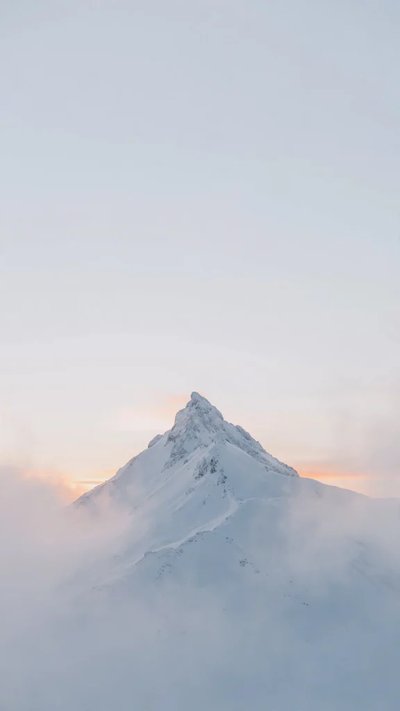 Walpaper Estetik iPhone: 17 Aesthetic Designs 17 snowy mountain peak dawn minimal walpaper estetik iphone